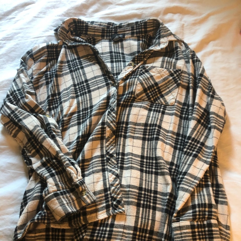 Super fun flannel! Size: M